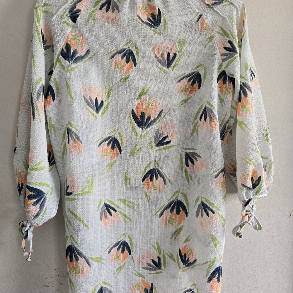 3/20 Bundle Offer FLOWY Floral Lauren Conrad Top - Picture 3 of 3